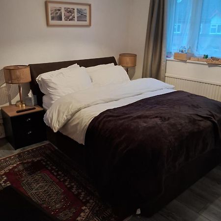 4 Mereside Walk Manchester Eksteriør billede