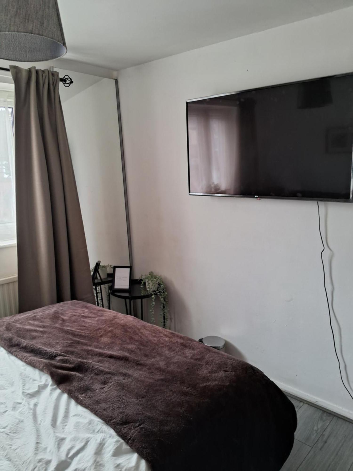 4 Mereside Walk Manchester Eksteriør billede